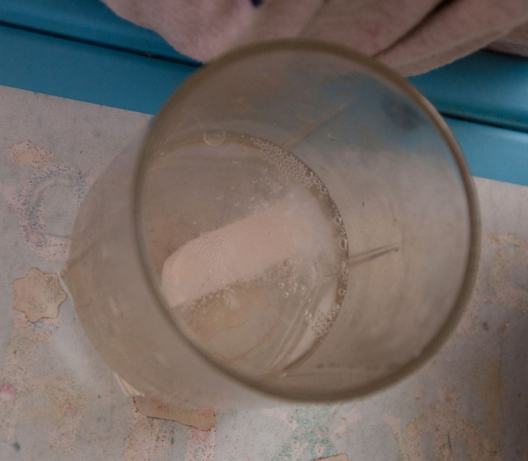 Эксперименты: уксус, неньютоновская жидкость, почему не падает мост?