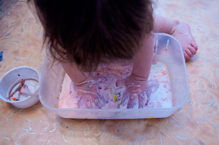 Эксперименты: уксус, неньютоновская жидкость, почему не падает мост?