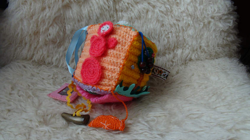 Вязанные развивающие кубики