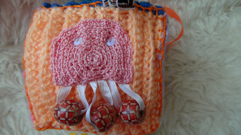 Вязанные развивающие кубики