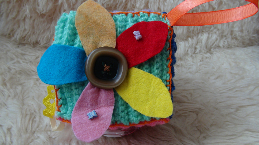 Вязанные развивающие кубики