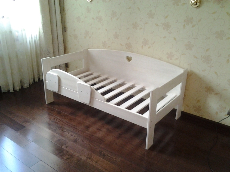 Подборка кроватей из массива